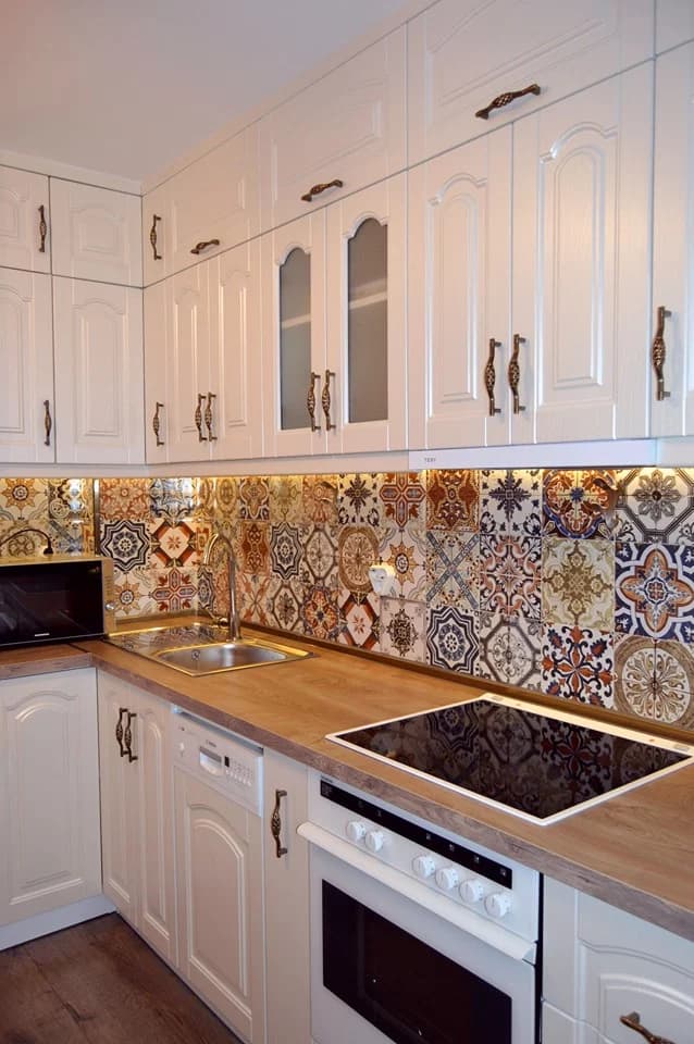 Kitchen tiles after cleaning 2